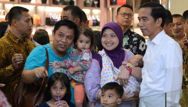 Ke Senayan City, Jokowi Beli Buku tentang Soekarno dan Hatta