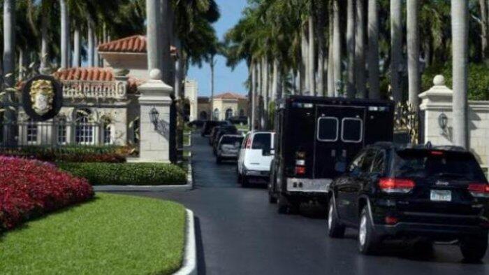 Konvoi Mobil Donald Trump Dilempari Batu di Florida