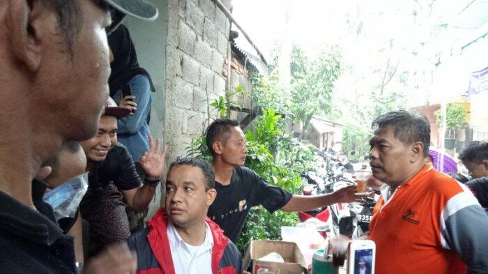 Tinjau Banjir Anies Susuri Gang dan Pemukiman Warga Cipinang Melayu