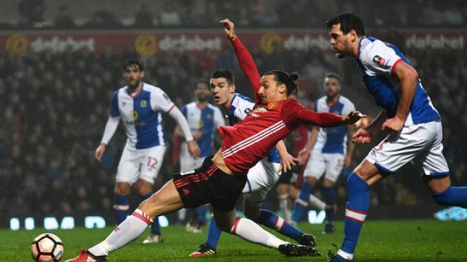 Manchester United Tetap Mementingkan Zlatan Ibrahimovic kata Jose Mourinho