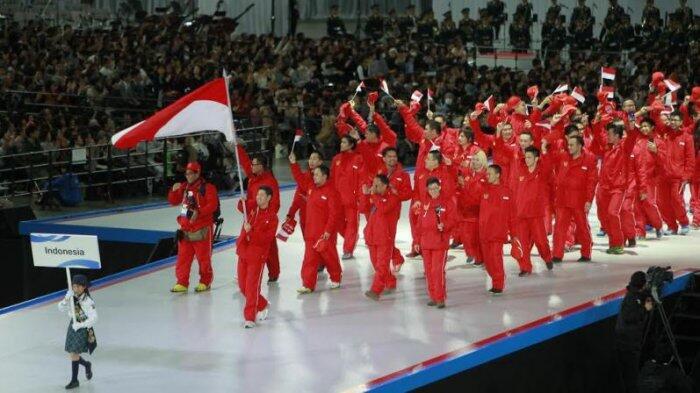 Defile Bersejarah Merah Putih di Panggung Olahraga Es