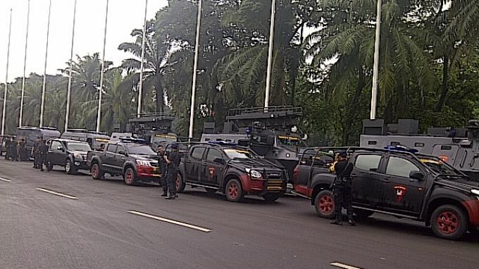 Jelang Aksi 212, Polisi Mulai Sterilkan Gedung DPR