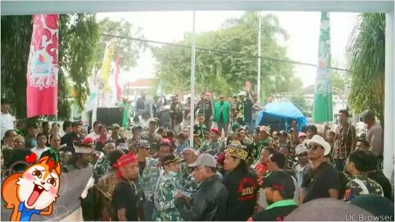 #BREAKING NEWS - Lagi, Massa Serbu Kantor DPRD Balikpapan Tolak FPI dan GNPF