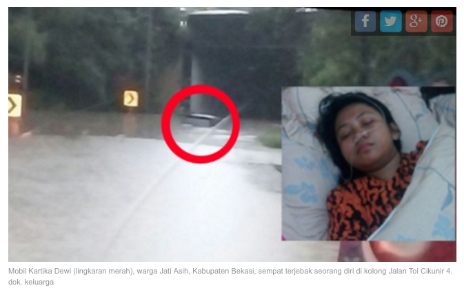 Perempuan Ini Histeris Terjebak Banjir di Exit Tol Cikunir