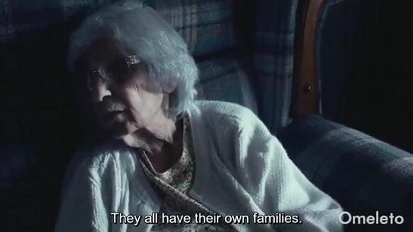 Nenek 98 Tahun Hidup Sendirian. Inilah yang Dilakukannya ketika Sendirian..