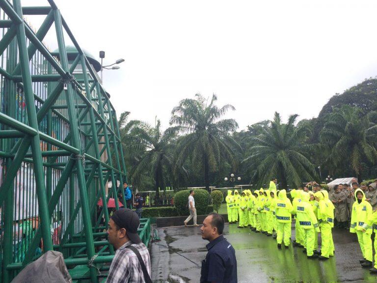 Breaking News 212: Unjuk Rasa FUI di Gedung DPR/MPR Berlangsung Aman