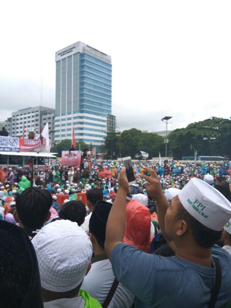 Breaking News 212: Unjuk Rasa FUI di Gedung DPR/MPR Berlangsung Aman