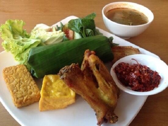 11 Restoran Asik Milik Artis Indonesia