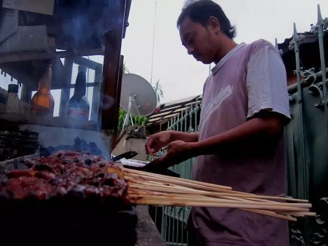 Mereka ini yang selalu di tunggu penghuni komplek bila malam tiba