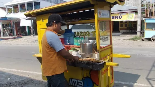 Mereka ini yang selalu di tunggu penghuni komplek bila malam tiba