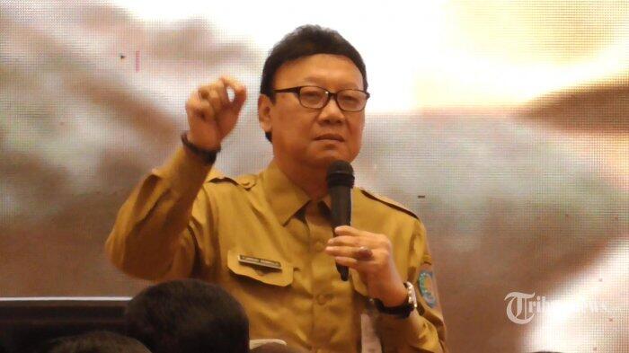 Mendagri Lempar Masalah Status Ahok ke Jokowi