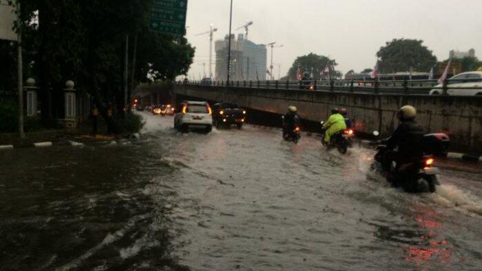 Genangan Air Rendam Jalan Gatot Subroto