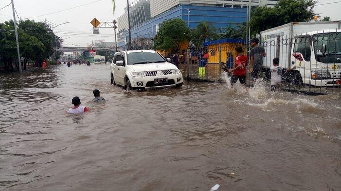 Dua Akses Tol Ditutup, Lalu Lintas Arah ke Pondok Indah Dialihkan