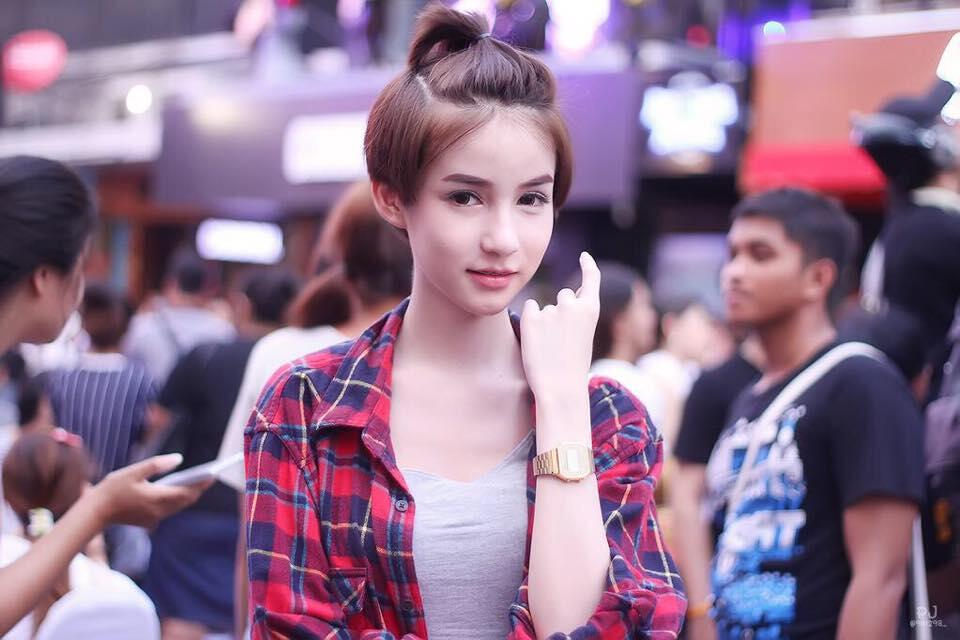 Celeb (non comedian) berwajah Unik dari berbagai Negara
