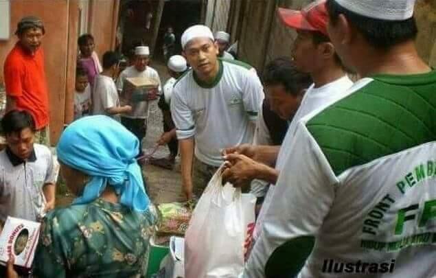 Salut! FPI Bantu Korban Banjir Jakarta