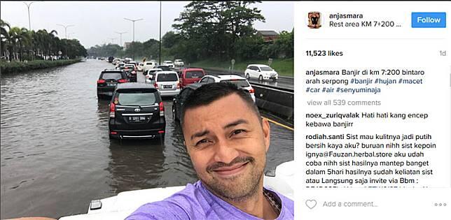 Hanya di Indonesia, Banjir Bisa Dilalui dengan 5 Cara Unik Ini