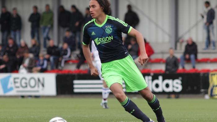 Ezra Walian Rencananya Ikut Seleksi Tahap Dua