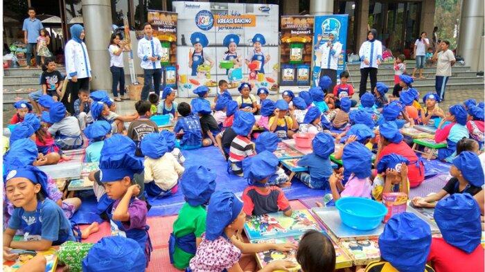 Bogasari Hibur Anak-anak Korban Banjir Cipinang Muara