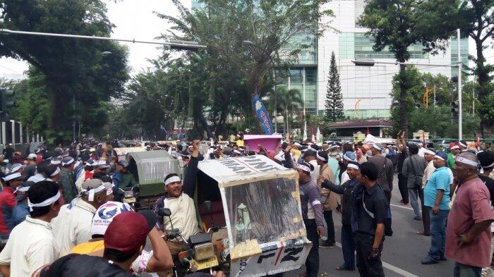 Sejak Go-Jek Mengaspal, Penarik Becak Motor Medan Selalu Pulang Dini Hari