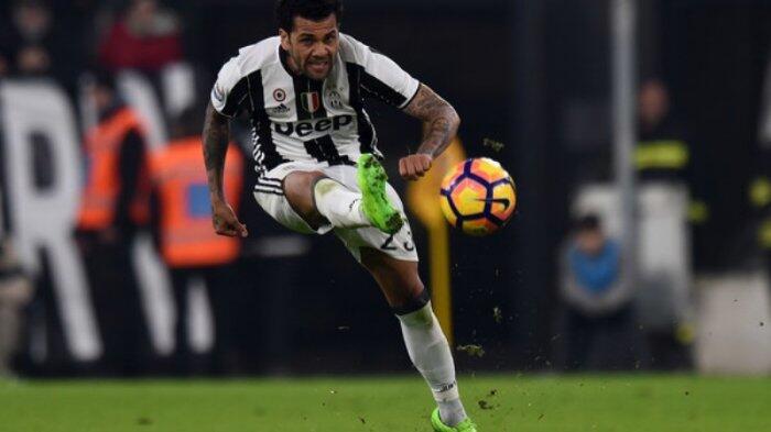 Dani Alves Conton Pemain Profesional kata Massimiliano Allegri