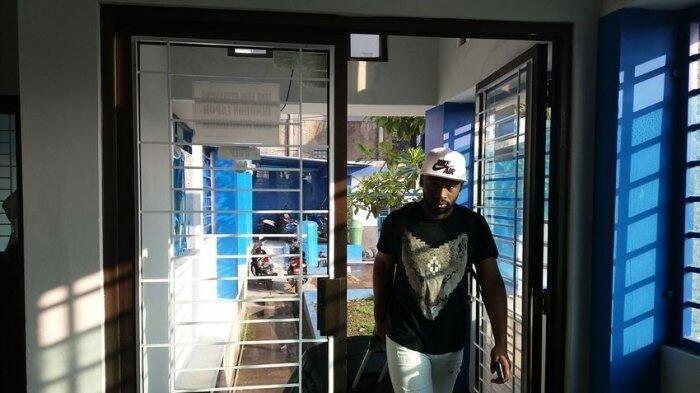 Djadjang Nurdjaman Ajak Willie Overtoom Lihat Persib Tampil di Babak 8 Besar