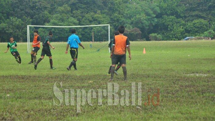Lapangan Aldiron Pancoran Berlumpur Bikin Sulit Seleksi Pemain Timnas U19