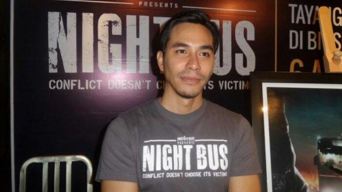 Ini Alasan Darius Sinathrya Tak Main dalam 'Night Bus'