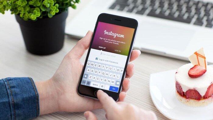 Aktif di Instagram Bikin Payudara Mengecil