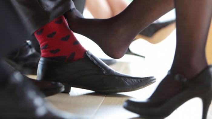 Warga Berbekal Balok Kayu dan Senjata Tajam Ancam Pasangan Selingkuh