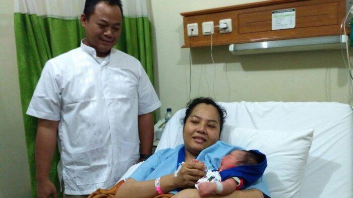 Pasangan Ini Beri Nama Anaknya AniesSandi