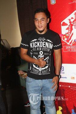 Pakai Seragam Persija, Simak Lucunya Anak Gunawan Dwi Cahyo Menggiring Bola