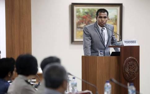 Luar Biasa… Bripka Irwansyah Raih Gelar Doktor Dengan Predikat Cum Laude