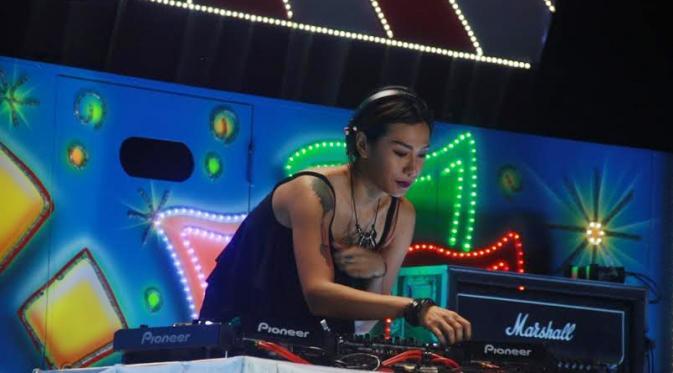 GA KUAT JANGAN LIAT! 10 HOT Female DJ Indonesia 