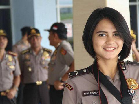 Bripda Ismi Jadi Perhatian Netizen di Tengah Ketegangan Bom Panci