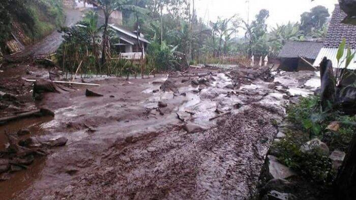 11 Mahasiswa Unissula Sempat Terjebak Banjir Bandang Kendal