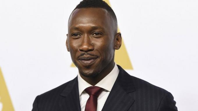 Jadi Aktor Muslim Pertama Menang Oscar, Mahershala Ali Menangis di Atas Panggung