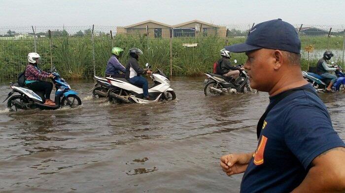 Hujan Disertai Petir Diprediksi Mengguyur Jabodetabek Siang Sampai Malam Ini