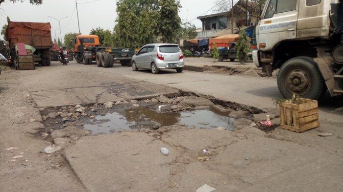 Musim Hujan, Jalan Akses Marunda Banyak Lubang dan Ambles