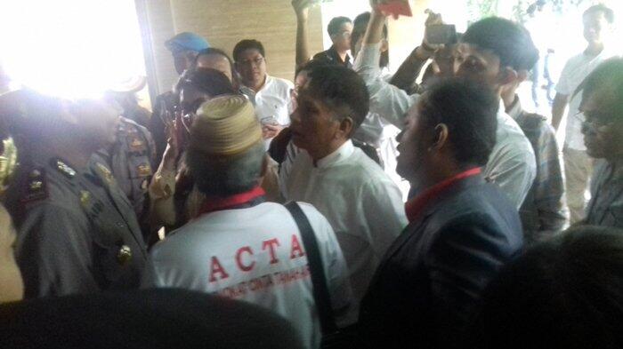Novel Bamukmin Tidak Diiizinkan Masuk Ruang Sidang Ahok