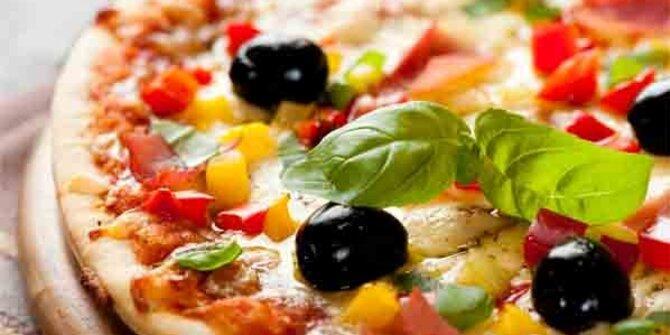 8 Makanan terburuk yang 'haram' kamu santap sebelum tidur