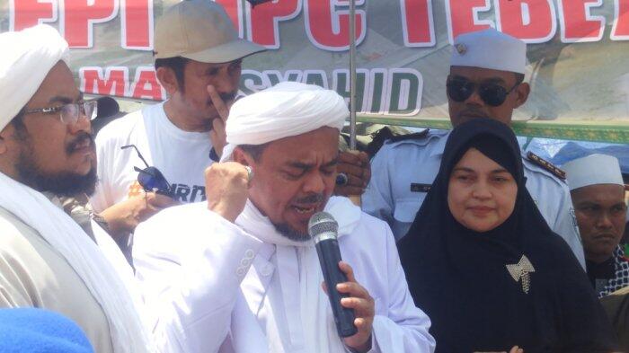 Bersaksi di Sidang Ahok,&nbsp;Rizieq Shihab Bawa Buku Tafsir dan Kitab-kitab