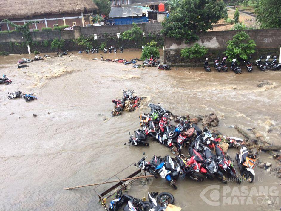 Detik Detik Banjir Bandang Menerjang SMA 2 Bogor