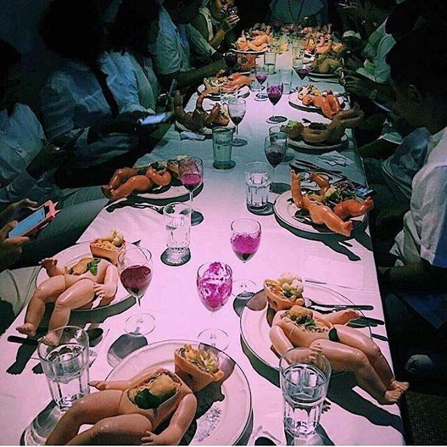 Berani Coba Ikutan Pesta Makan Mayit Seperti Ini?