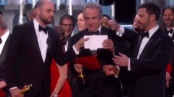 Gara-Gara Sibuk Ngetweet Selama Oscars, Pria Ini Jadi Bulan-bulanan Netizen