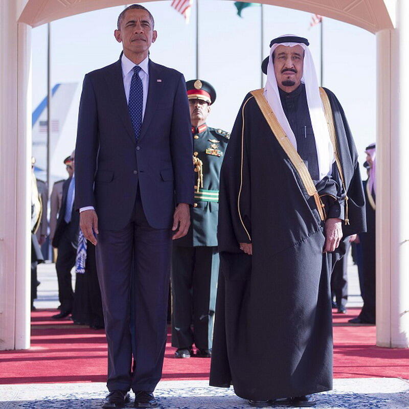 Item Busana &amp; Aksesori Wajib Raja Salman serta Para Pangeran Arab