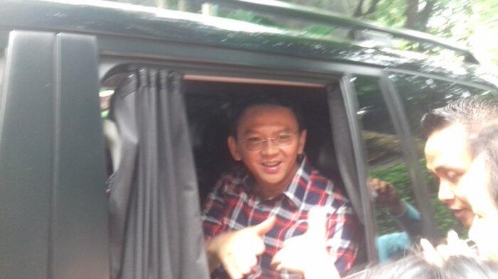 Ahok Disoraki Saat Melintasi Massa Penyambut Raja Arab