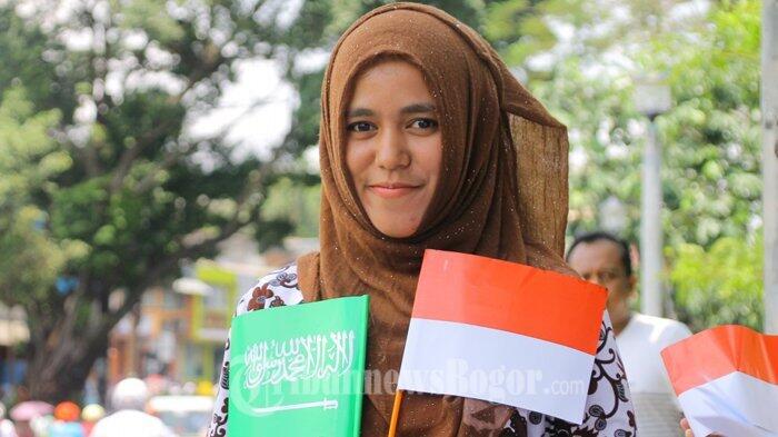Guru Cantik Keturunan Arab Ini Menunggu Pangeran Ganteng Melambaikan Tangan