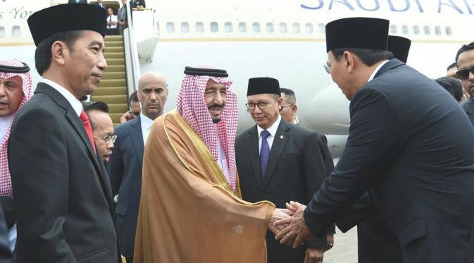 Foto Raja Salman Tersenyum Saat Bersalaman dengan Ahok Beredar