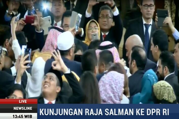 Raja Salman Pidato 3 Menit, Dikerumuni Anggota DPR 9 Menit