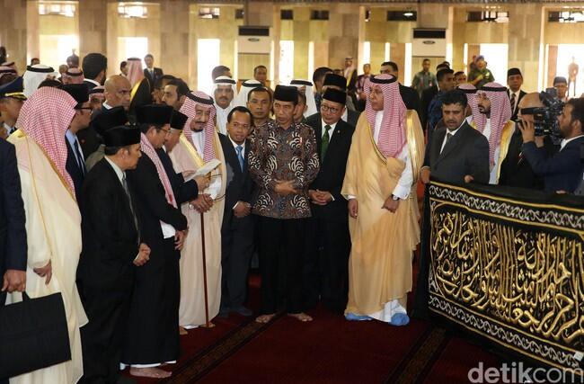 Raja Salman Kagumi Masjid Istiqlal yang Khas dan Bersejarah